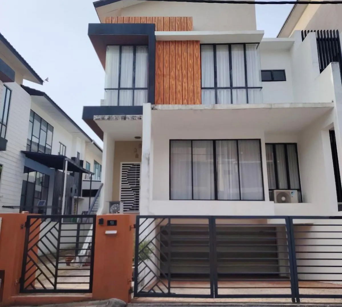 Дом отдыха Botani Double-Storey Haven 5B4B By Verve 19Pax Ипох